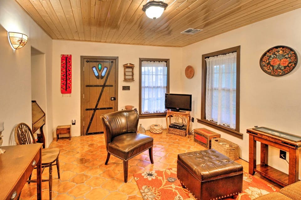 Charming Couples Casita, Walk to Old Mesilla Plaza House in Mesilla