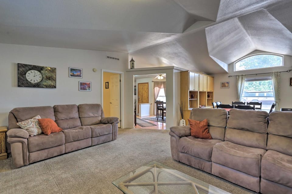 'Red Rock Rambler' Moab Home w/ Hot Tub & Views! House in Utah