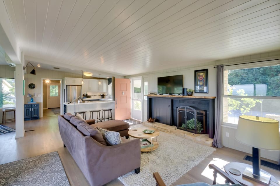 Hendersonville Home with Views - 3 Mi to Downtown! House in Laurel Park