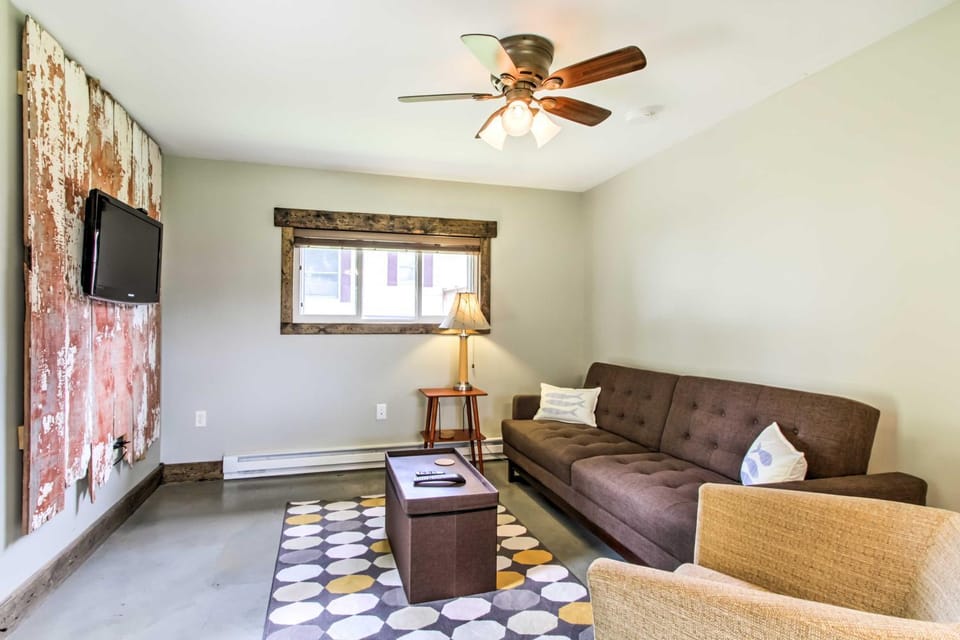 Lake Pepin Cottage w/ Patio - Walk to the Marina! House in Pepin