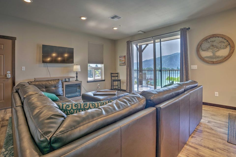 Cozy Manson Condo on Lake Chelan with Pool Access! Apartment in Manson