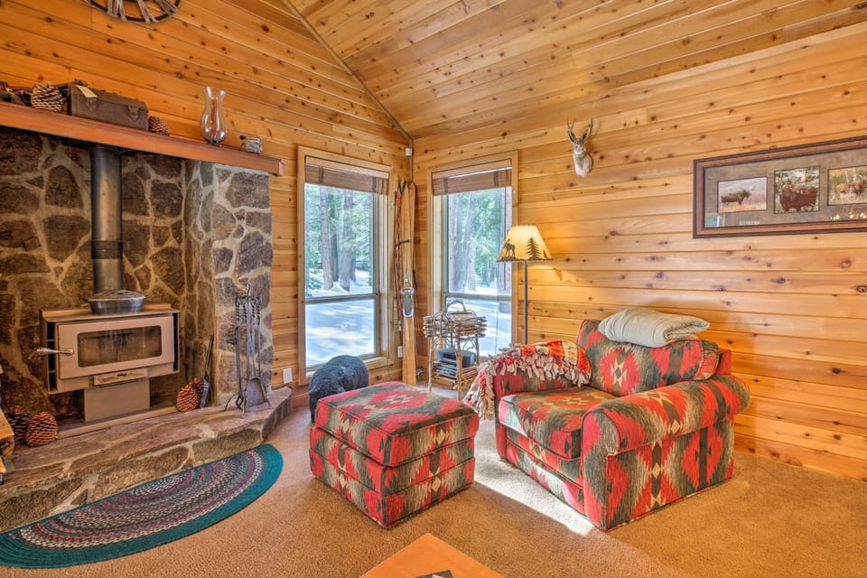 Cabin < 2 Mi to Tahoe Donner Downhill Ski Resort Cabin in Truckee