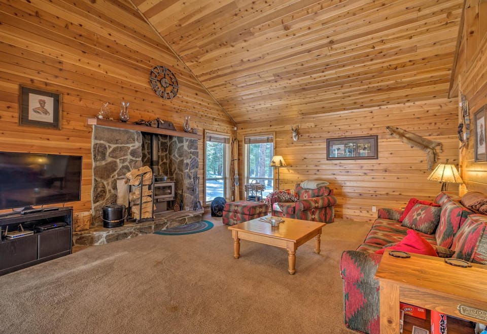 Cabin < 2 Mi to Tahoe Donner Downhill Ski Resort Cabin in Truckee