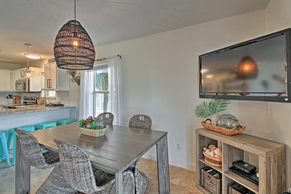 Emerald Hideaway Renovated Condo in Navarre Beach House in Pensacola Beach