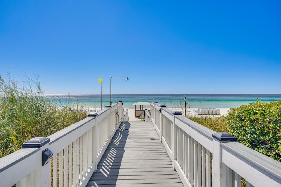 Beachfront Panama City Condo: Walk to Pier Park! House in Panama City Beach