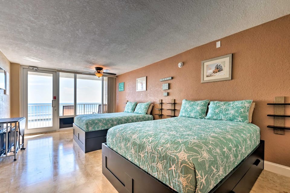 Oceanfront Daytona Beach Studio w/ Balcony! Apartment in Daytona Beach Shores