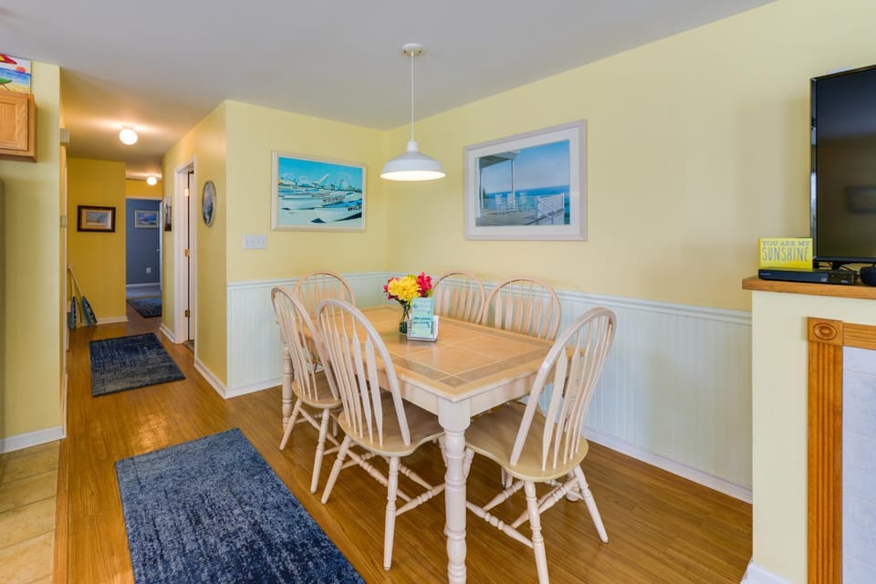 Condo w/ Deck: Walk to Beach & Convention Center! House in Wildwood