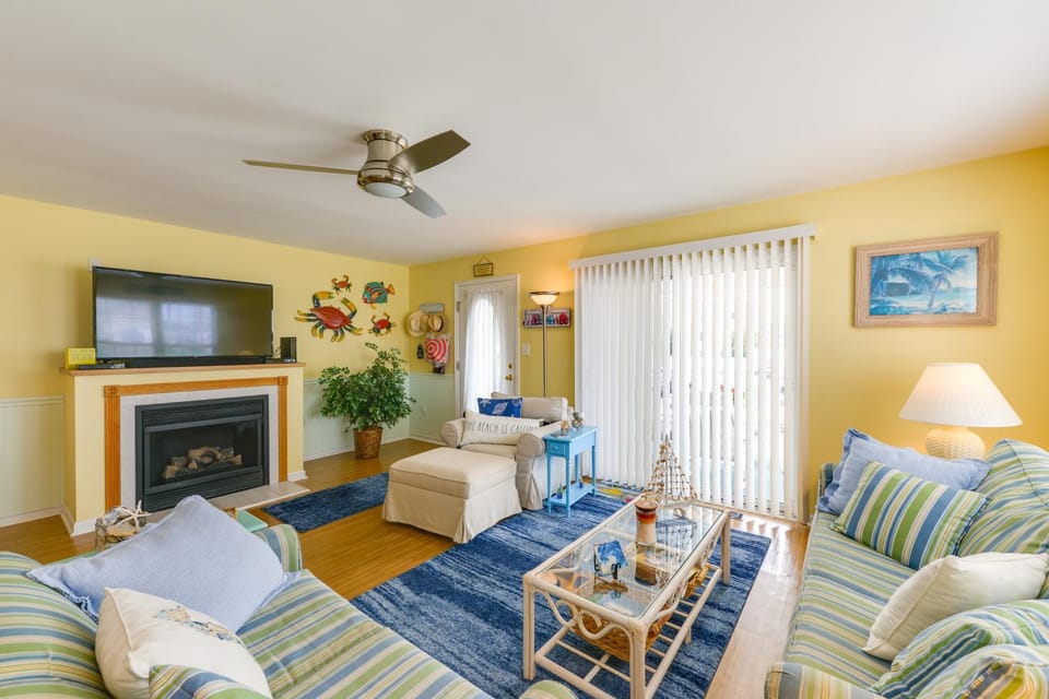 Condo w/ Deck: Walk to Beach & Convention Center! House in Wildwood