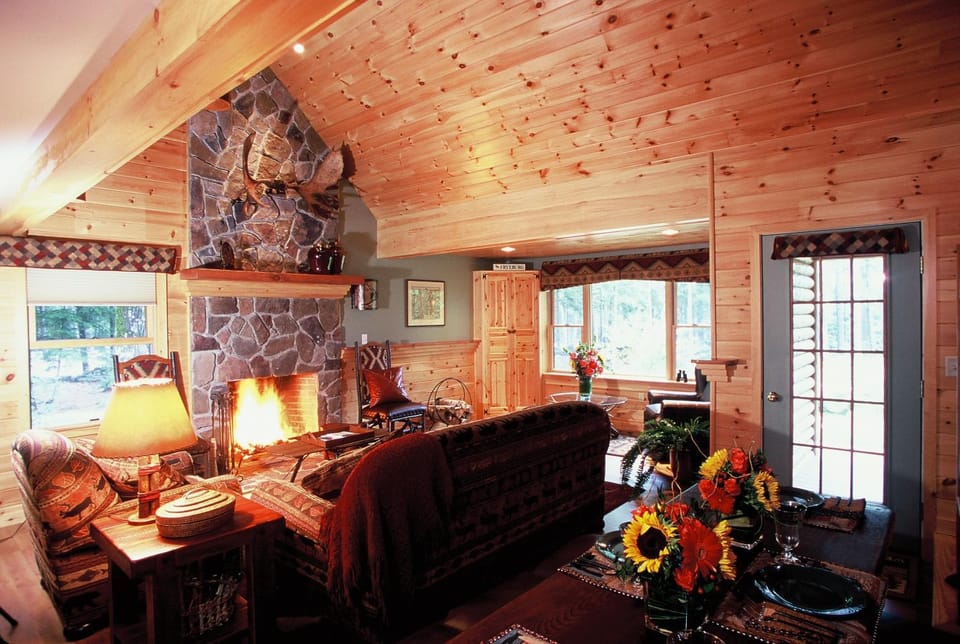 Upscale Fryeburg Cabin: Hot Tub + Billiards Table! Cabin in Conway
