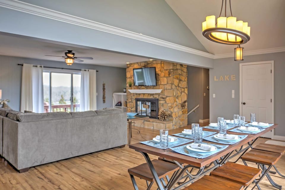 Monticello Home w/ Multi-Level Deck on 2 Acres! House in Lake Cumberland
