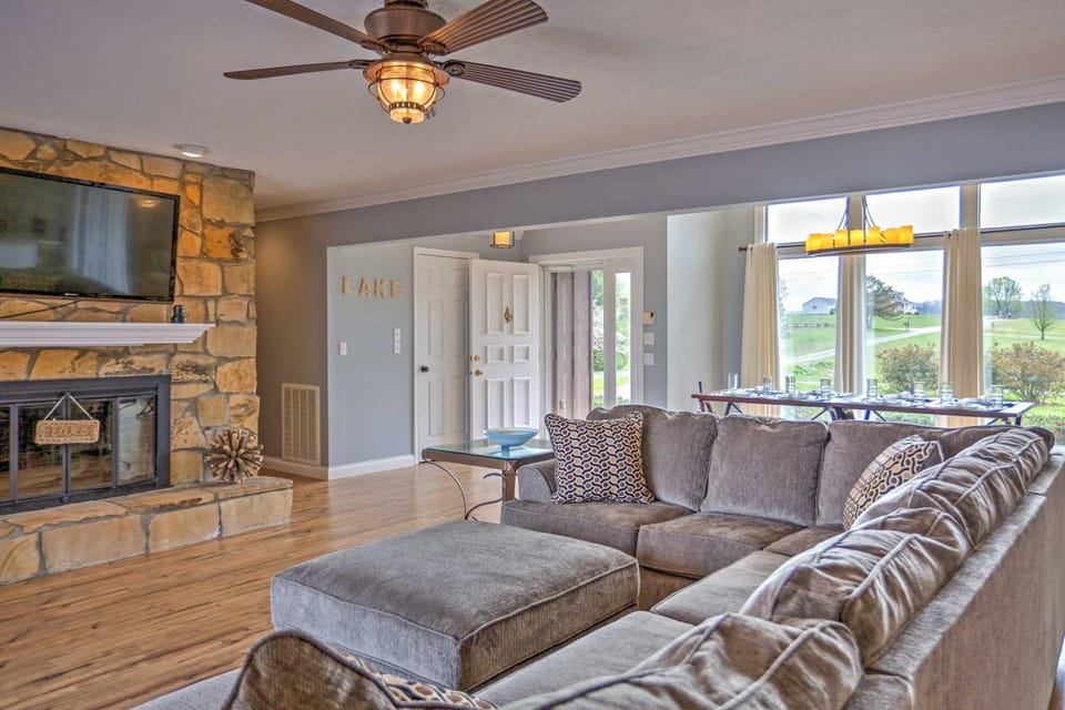 Monticello Home w/ Multi-Level Deck on 2 Acres! House in Lake Cumberland