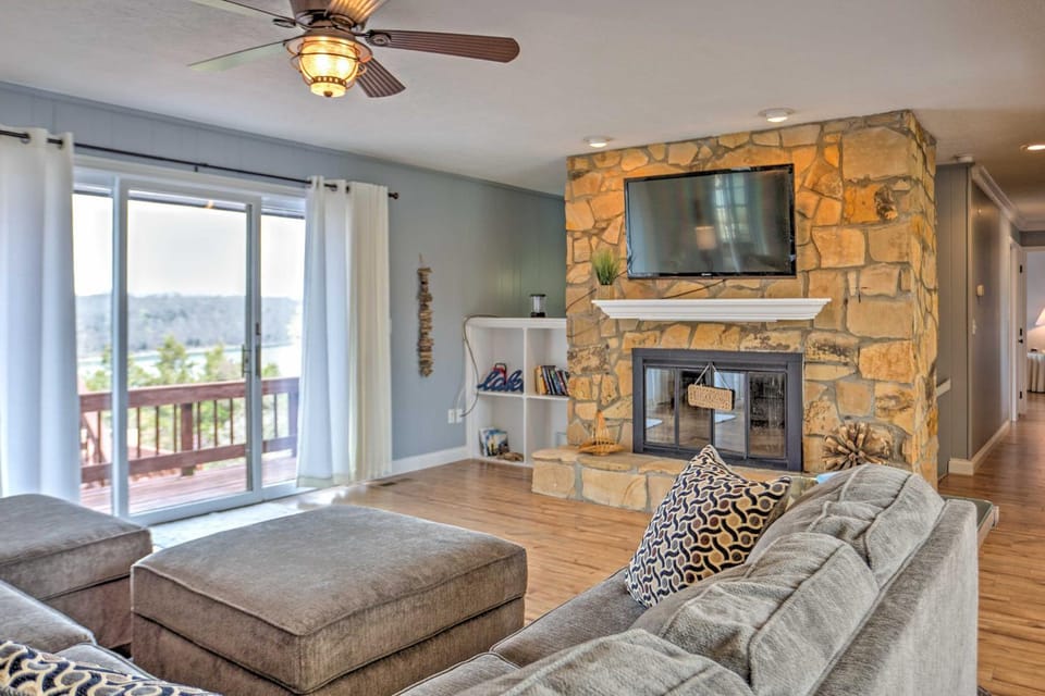 Monticello Home w/ Multi-Level Deck on 2 Acres! House in Lake Cumberland