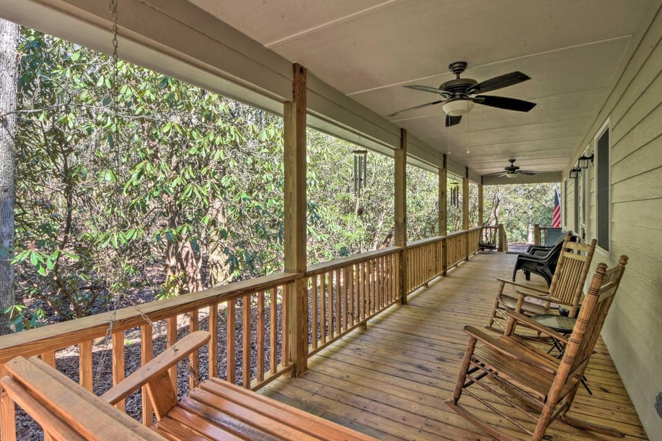 Secluded 'Lavinder Laurel Leaf Cottage' Near Creek House in Georgia