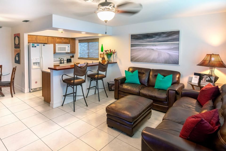 1 Mi to Beach Access: Naples Home w/ Lanai House in Naples Park