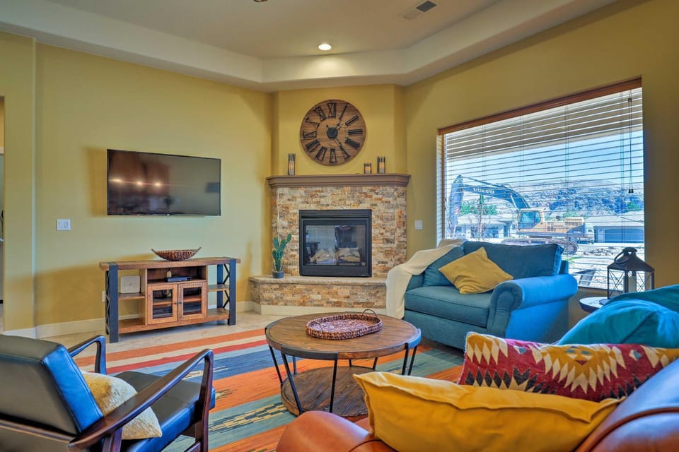 La Verkin Home w/ Hot Tub, Kayaks, & Bikes! House in La Verkin