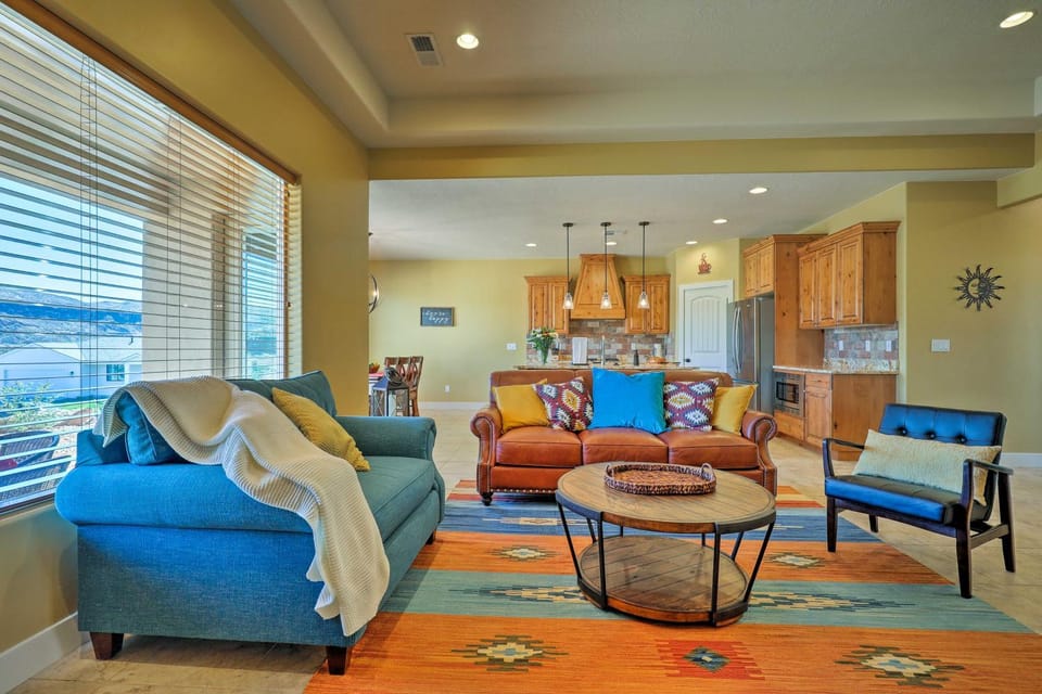 La Verkin Home w/ Hot Tub, Kayaks, & Bikes! House in La Verkin
