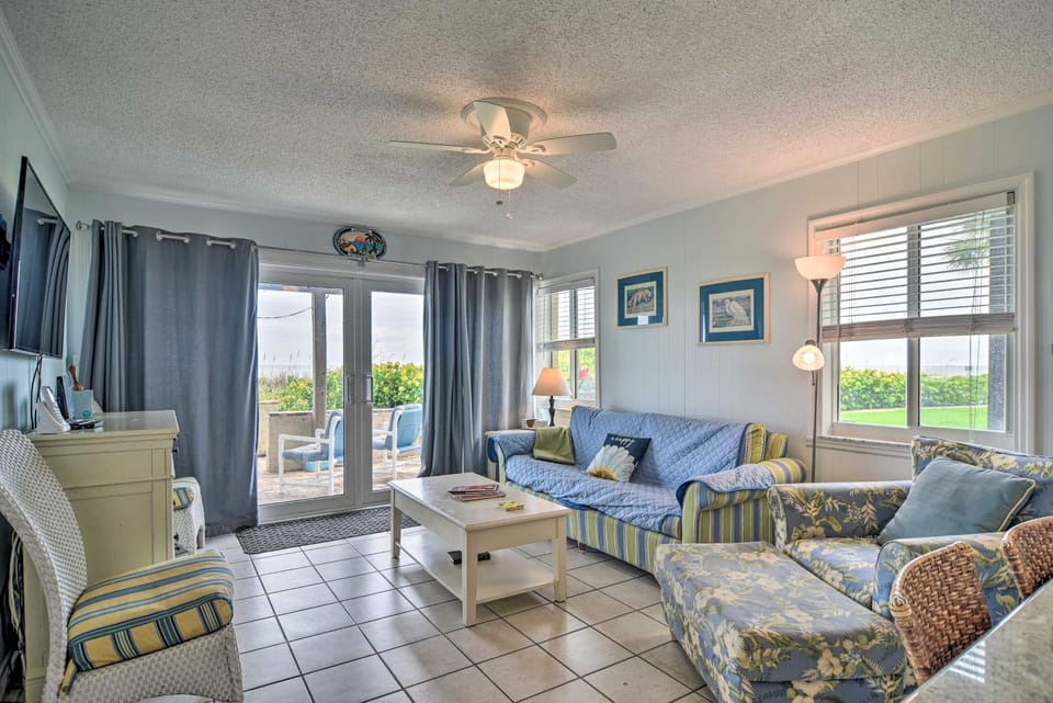Breezy & Beachy Belleair Condo: 12 Steps to Shore! House in Belleair Beach