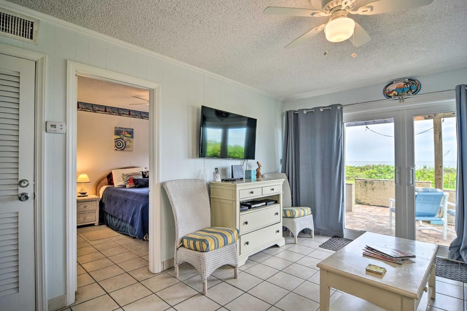Breezy & Beachy Belleair Condo: 12 Steps to Shore! House in Belleair Beach