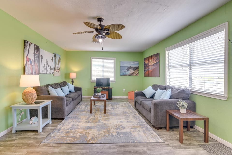 Walk to Gulf: Surfside Beach Home w/ Deck House in Surfside Beach