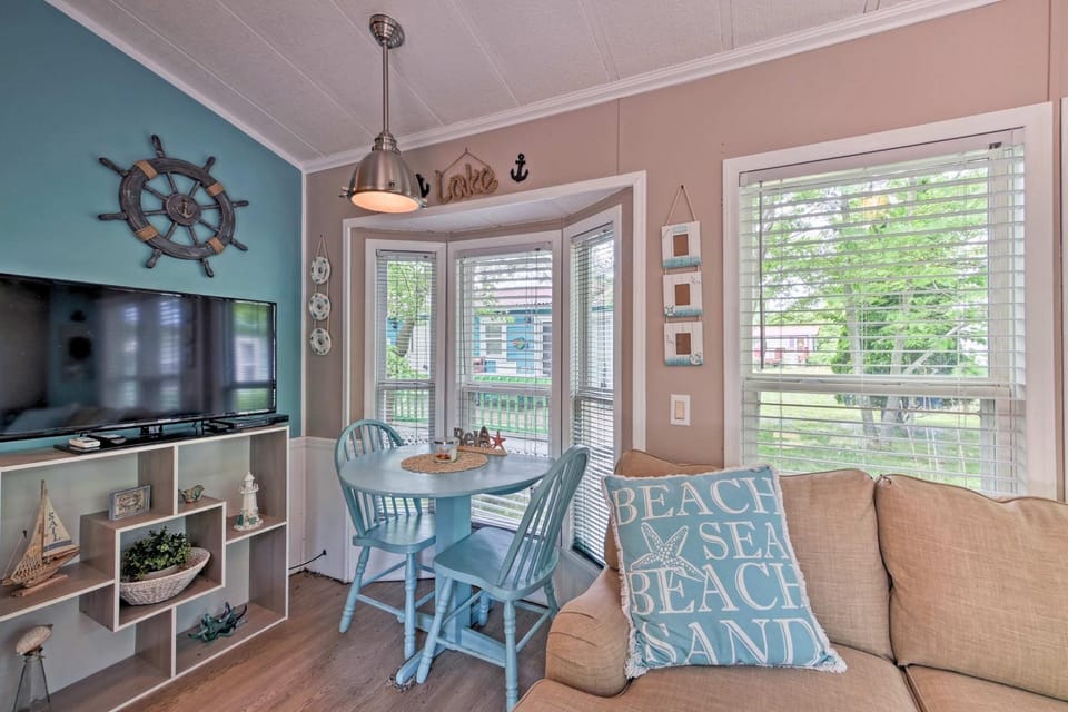 Middle Bass Island Escape: Resort Pool & Bar! Villa in Lake Erie