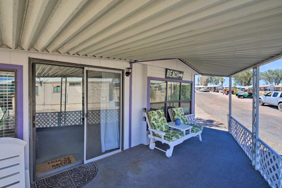 Lake Havasu Home w/ Resort Perks, Walk to Lake House in Lake Havasu City