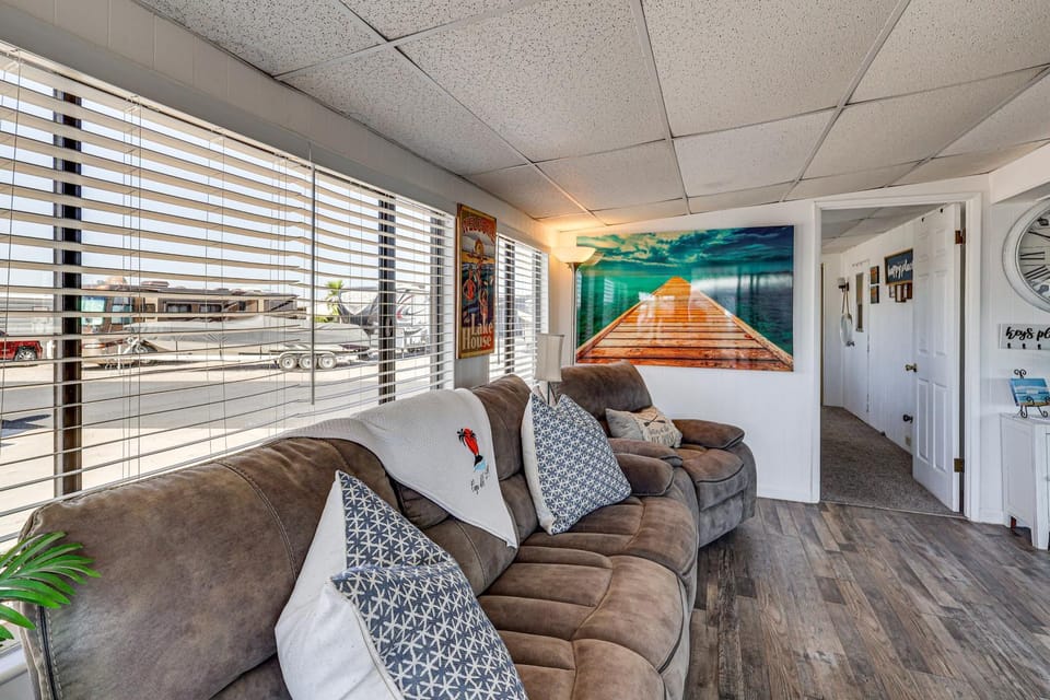 Lake Havasu Home w/ Resort Perks, Walk to Lake House in Lake Havasu City