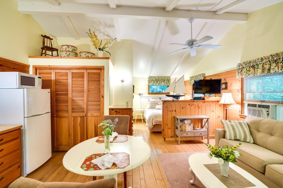 'Pine Cottage' Duplex w/ Deck: Walk to State Park! House in Ephraim
