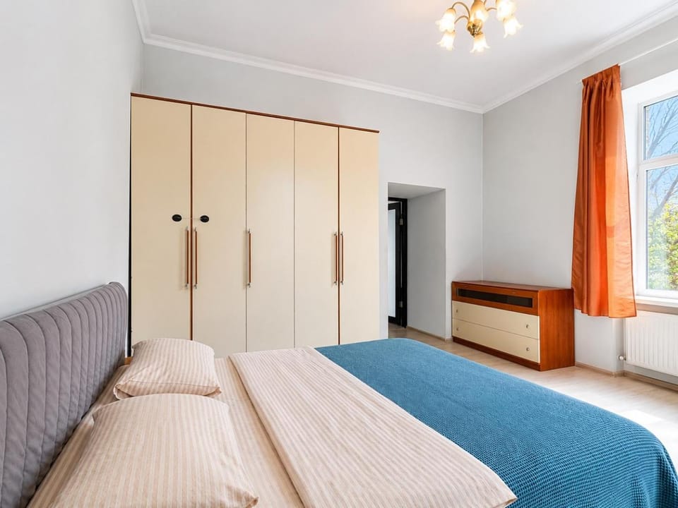 Bed, Photo of the whole room, wardrobe