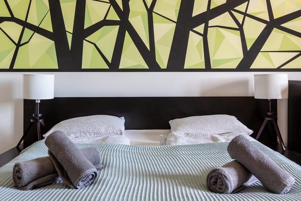 Bed, Photo of the whole room, Decorative detail, Bedroom