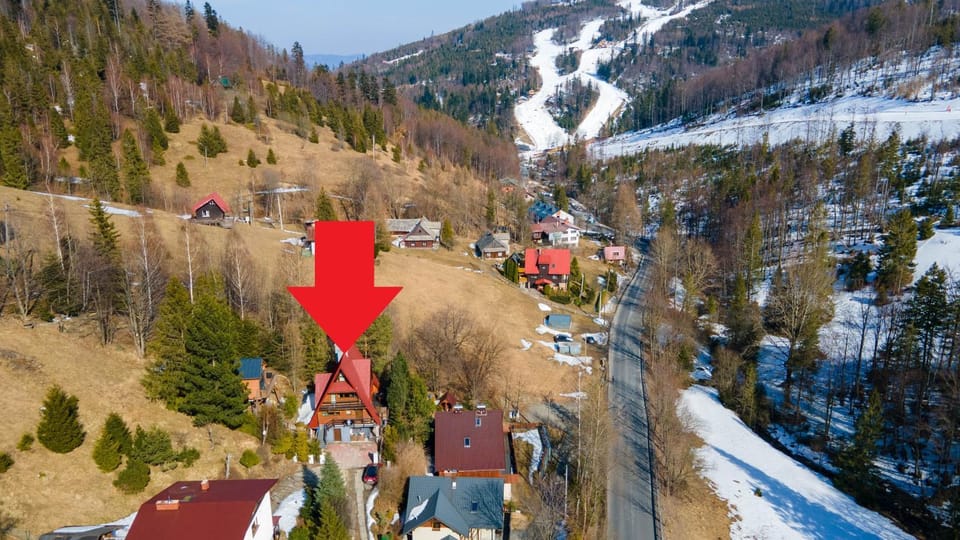 Property building, Nearby landmark, Neighbourhood, Bird's eye view, Street view