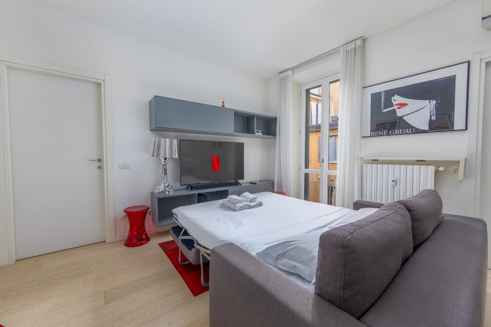 Bed, Living room