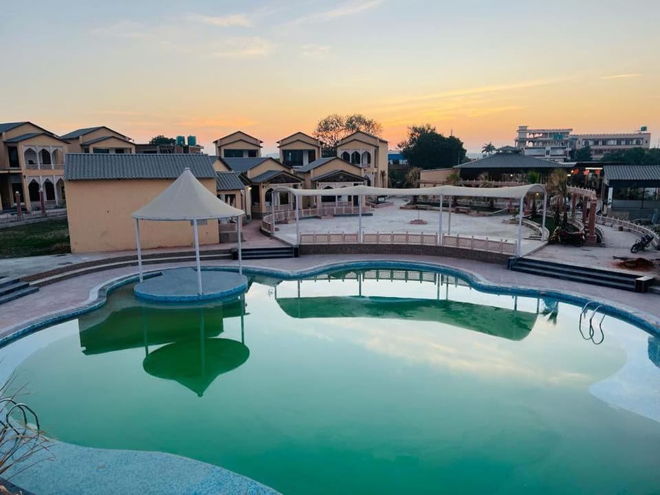Property building, Day, Pool view, Swimming pool
