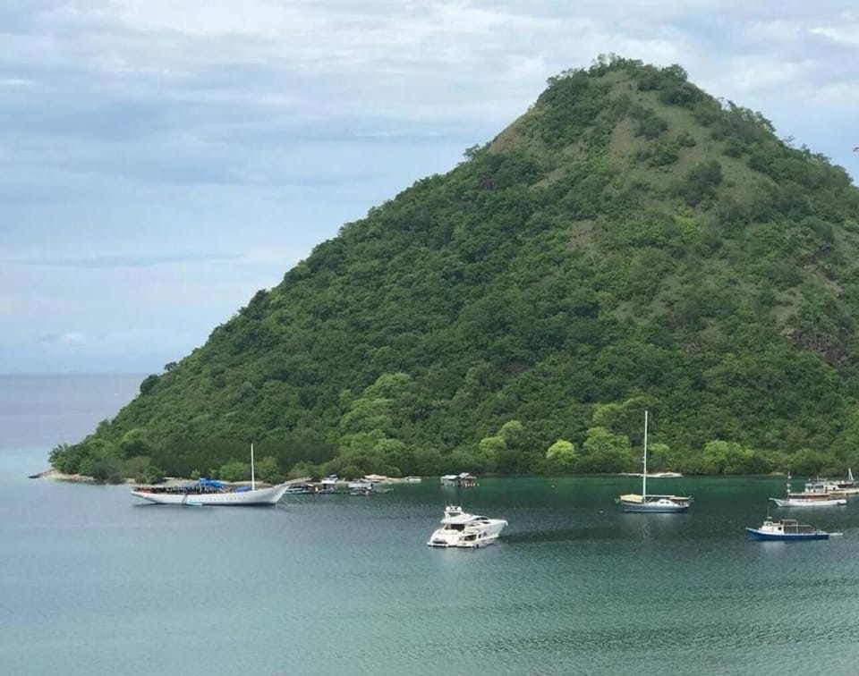 Nearby landmark, Day, Natural landscape