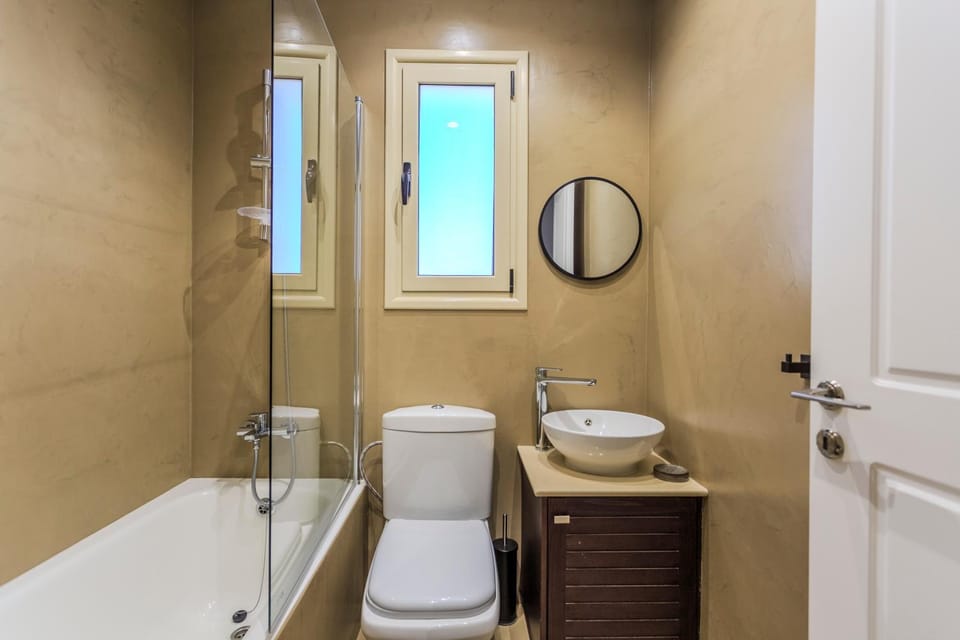 Shower, Toilet, Bathroom, Bath, towels