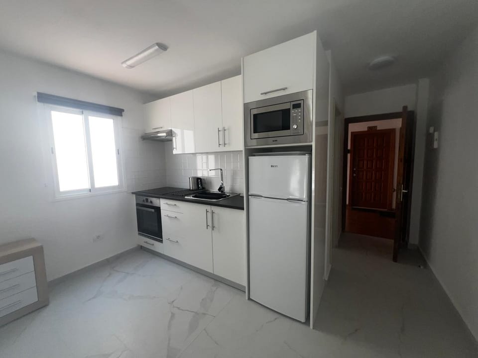 microwave, oven, stove, toaster, kitchen