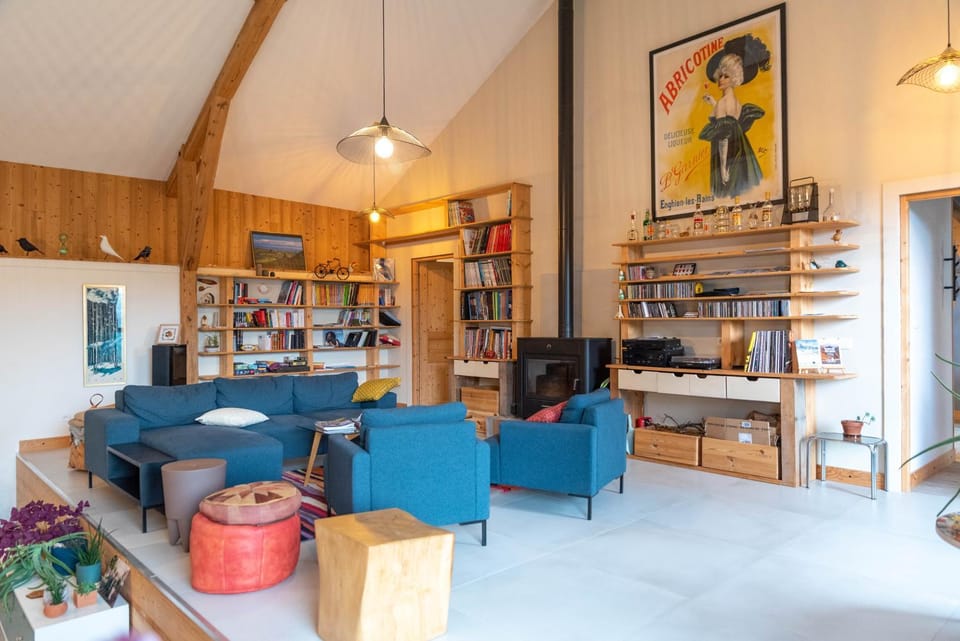 Communal lounge/ TV room, Living room, Seating area
