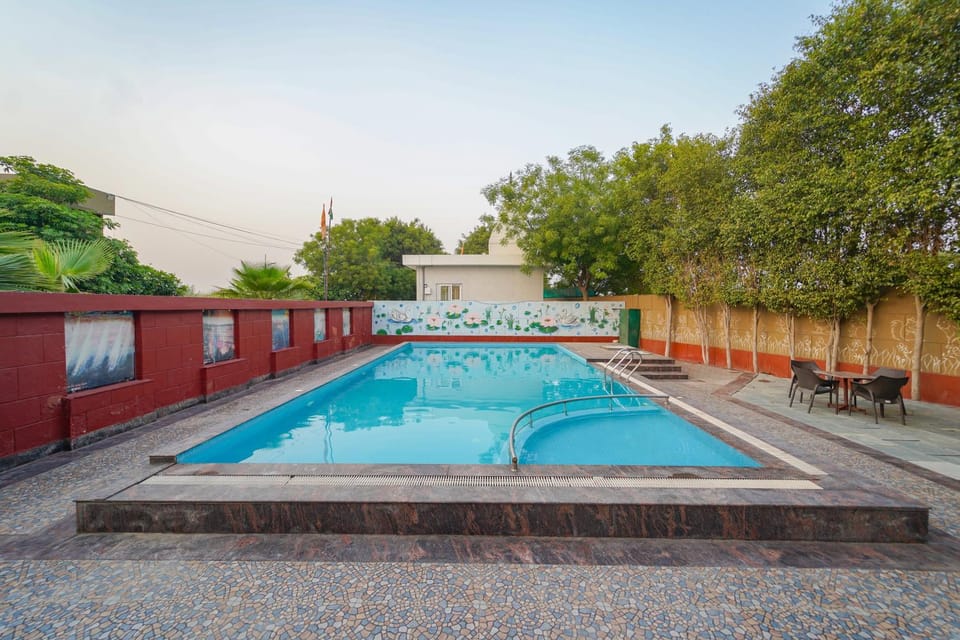 Swimming pool
