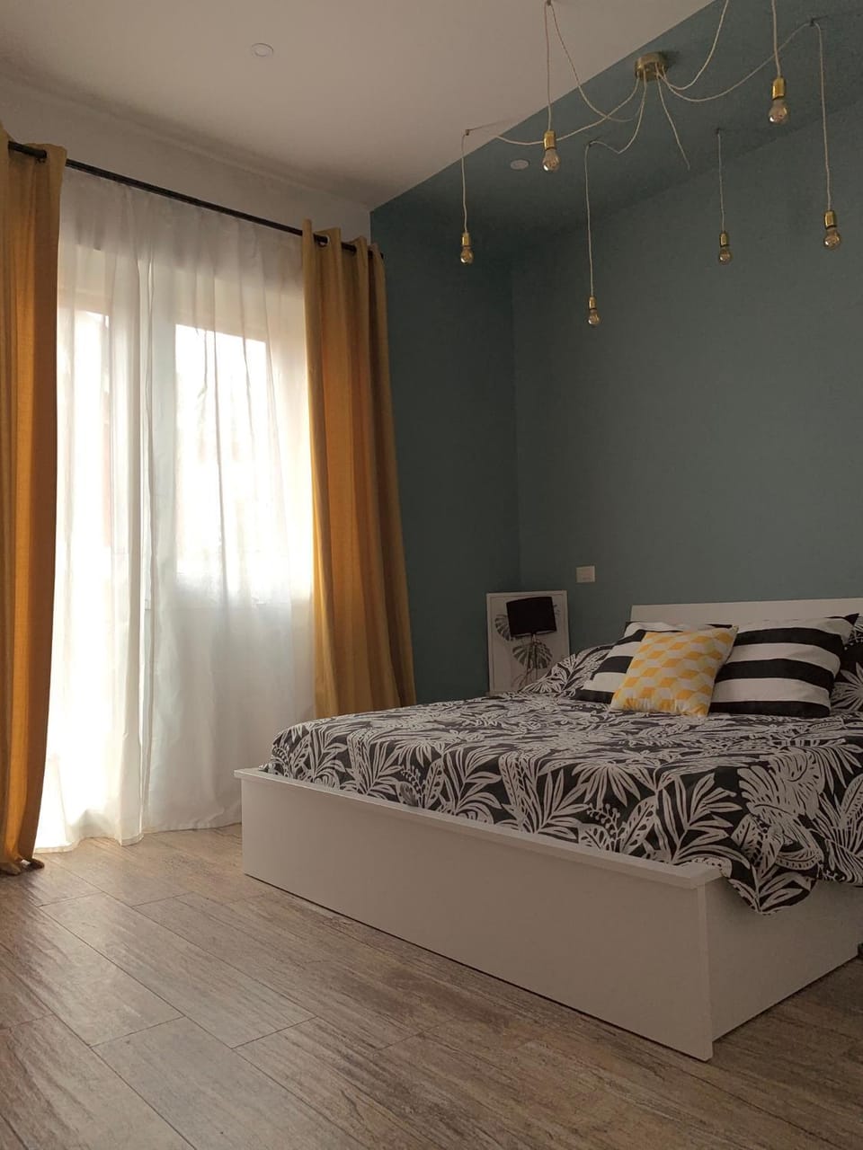 Photo of the whole room