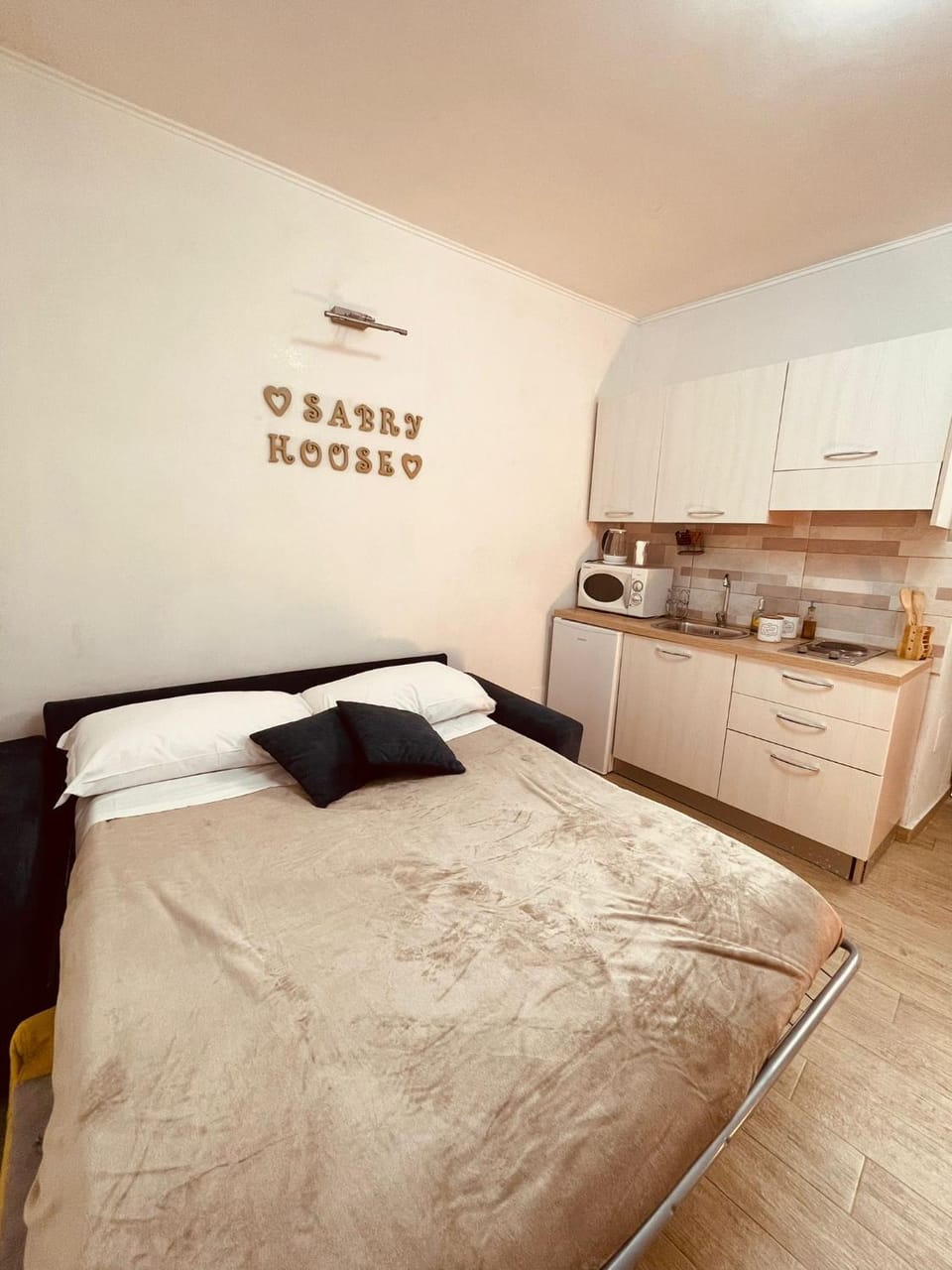Bed, kitchen