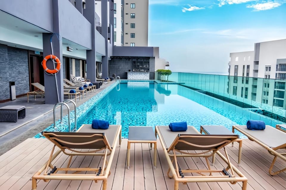 Pool view, Swimming pool, sunbed