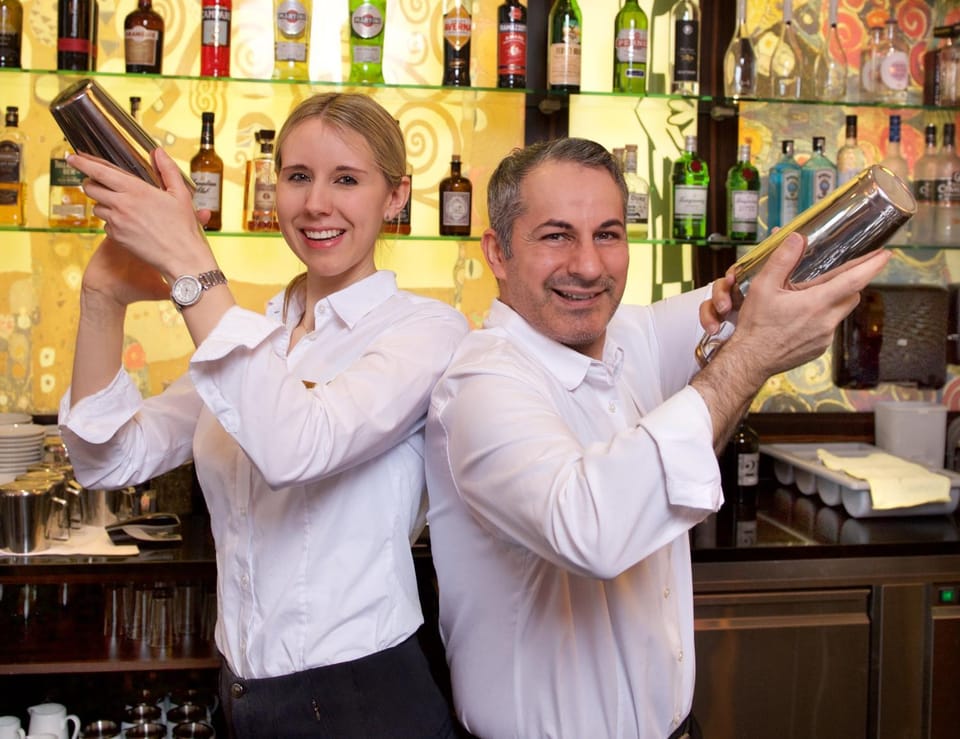 Restaurant/places to eat, Lounge or bar