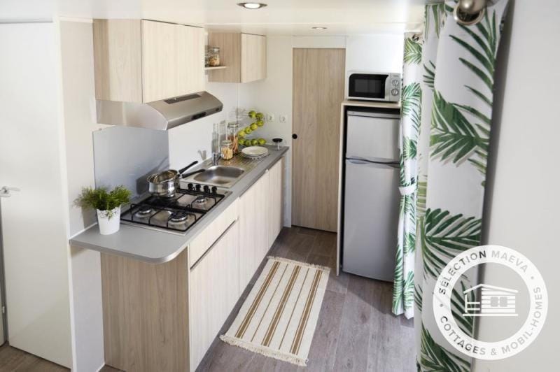 Coffee/tea facilities, Kitchen or kitchenette, Dining area