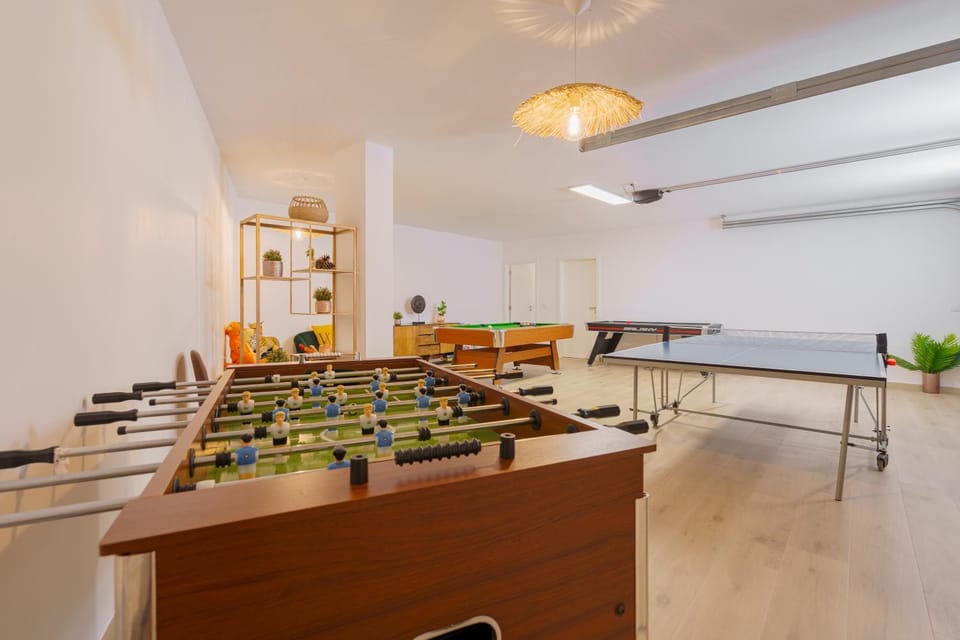Billiard, Game Room