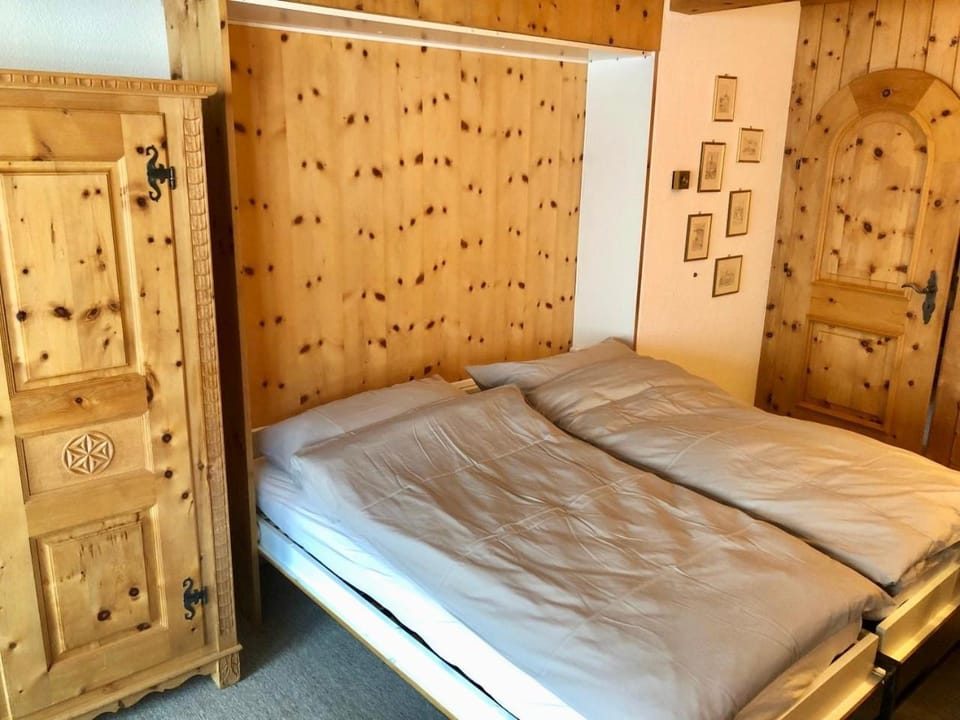 Bed, Living room