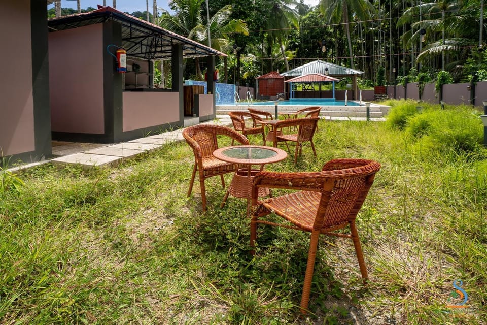 Property building, Day, Natural landscape, Garden, Lounge or bar, Garden view