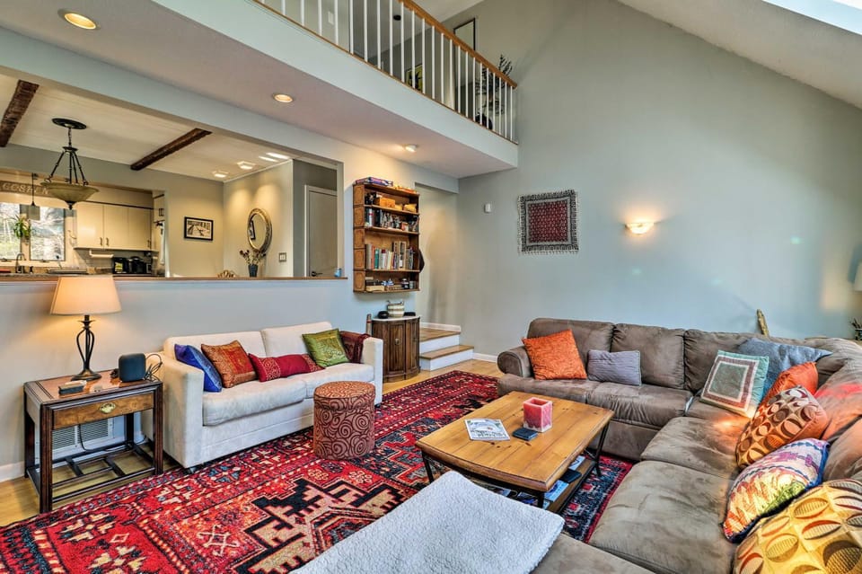 Peaceful Goshen Cottage w/ Screened Porch & Views! House in Goshen