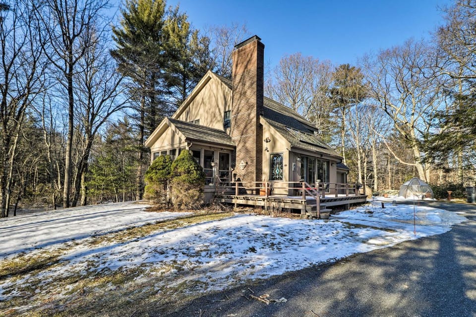 Peaceful Goshen Cottage w/ Screened Porch & Views! House in Goshen