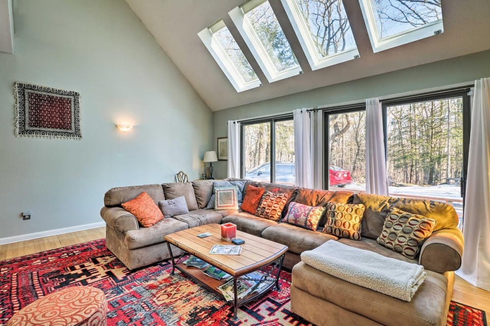 Peaceful Goshen Cottage w/ Screened Porch & Views! House in Goshen