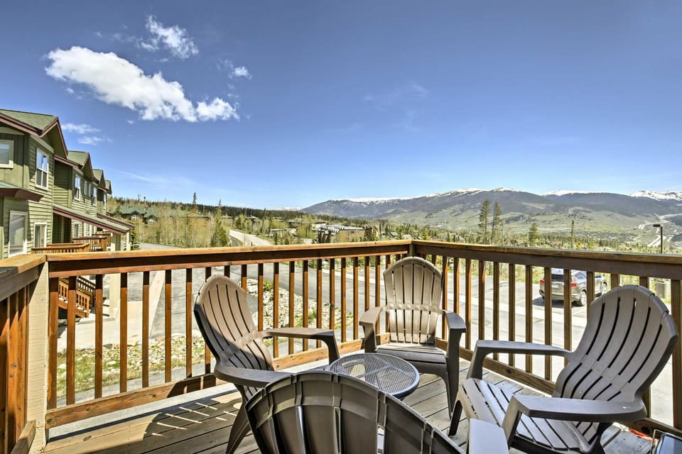 Newly Remodeled Mtn-View Condo in Silverthorne House in Wildernest