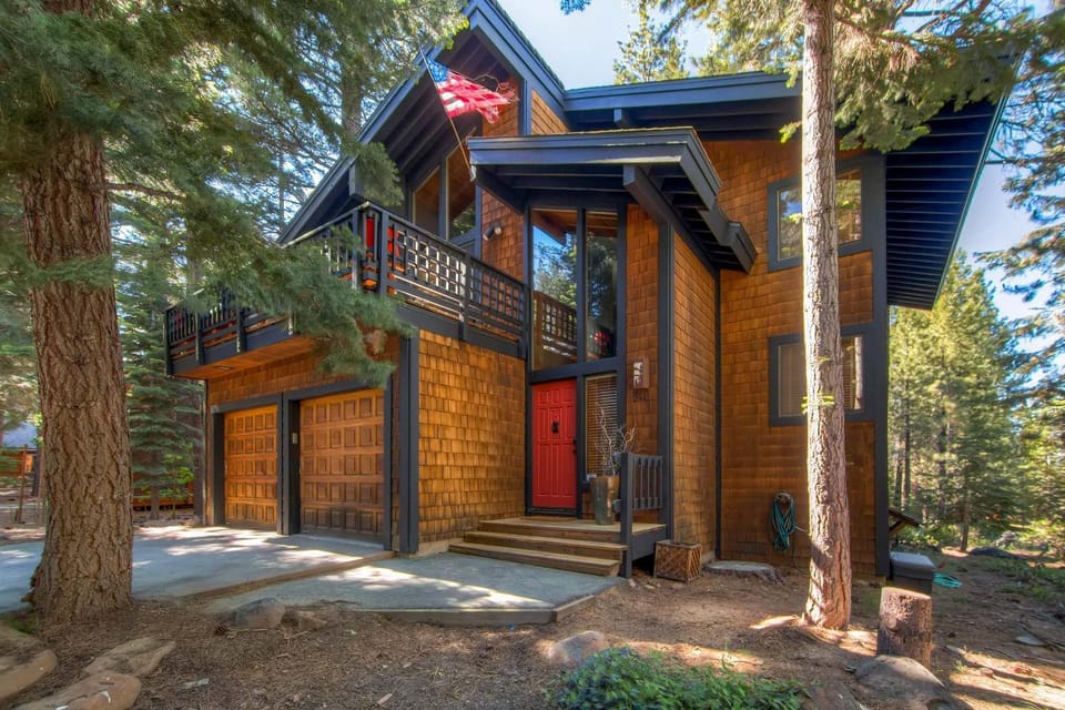 Northstar Sanctuary w/ Decks, Close to Tahoe Fun! House in Northstar Drive